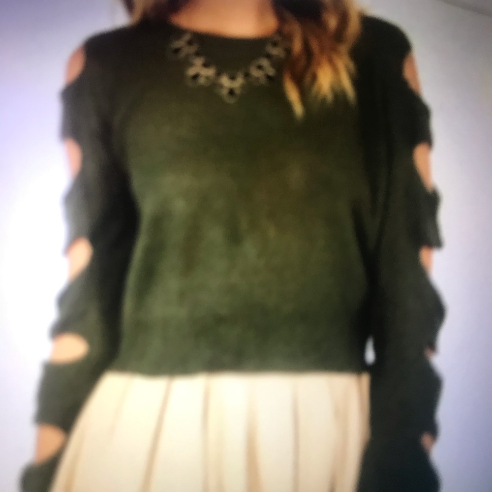 SANS SOUCI ( BEIGE ) CUT OUT SLEEVES CROP SWEATER